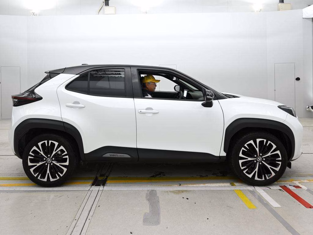 TOYOTA YARIS CROSS