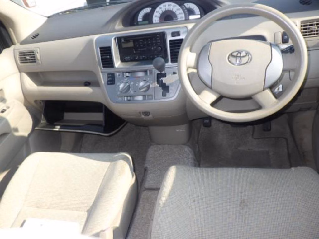 TOYOTA RAUM