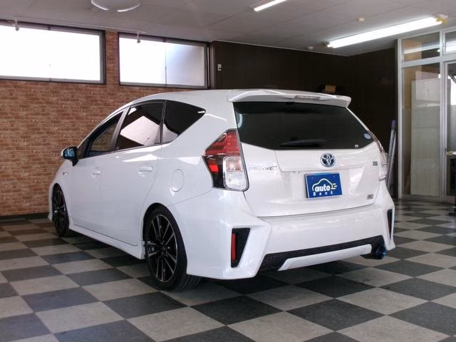 TOYOTA PRIUS ALPHA
