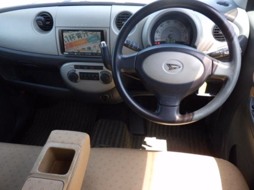 DAIHATSU MOVE LATTE