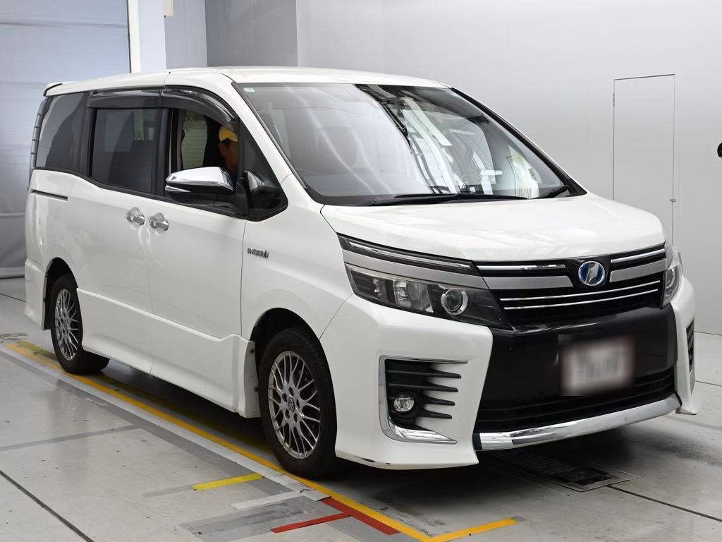 TOYOTA VOXY