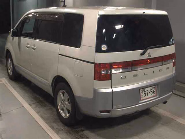 MITSUBISHI DELICA D:5