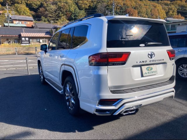 TOYOTA LAND CRUISER