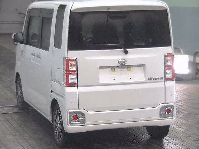 DAIHATSU WAKE