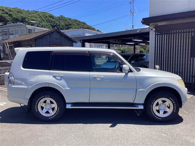 MITSUBISHI PAJERO