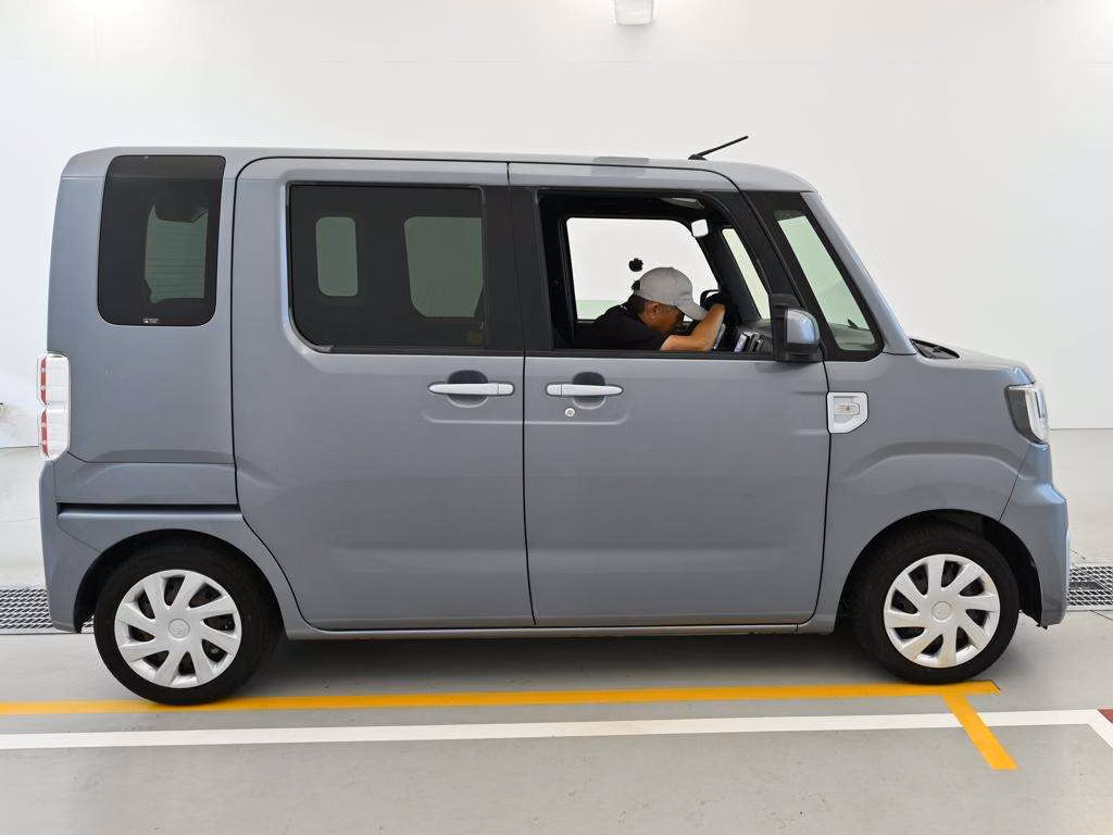 TOYOTA PIXIS MEGA