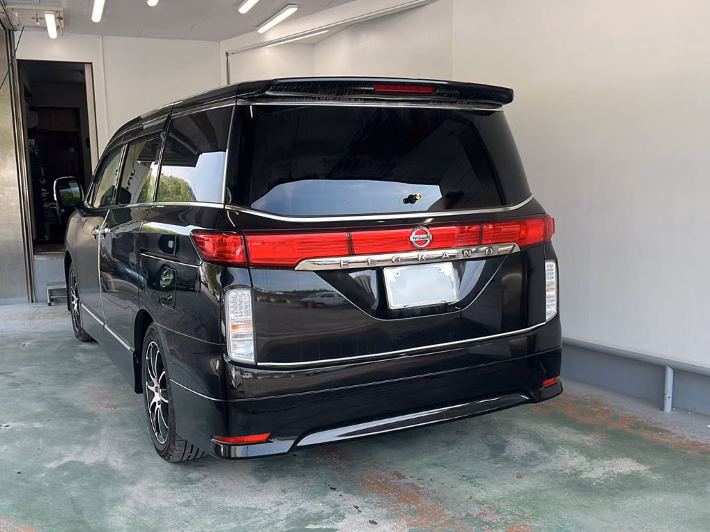 NISSAN ELGRAND
