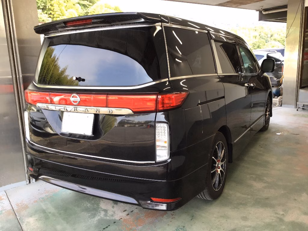 NISSAN ELGRAND