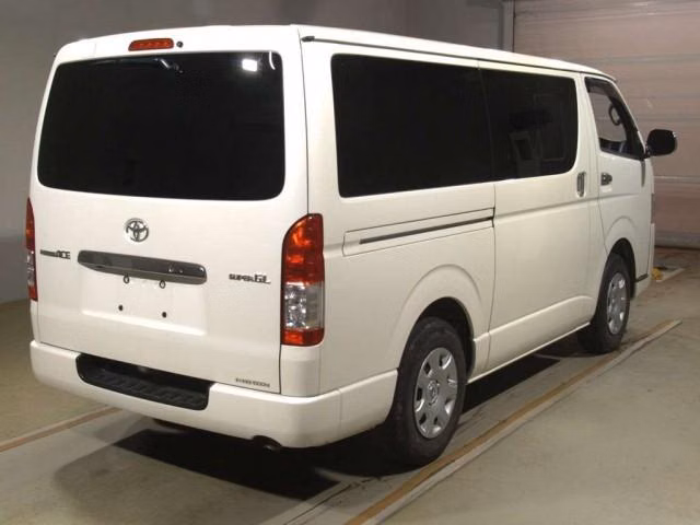 TOYOTA REGIUS ACE