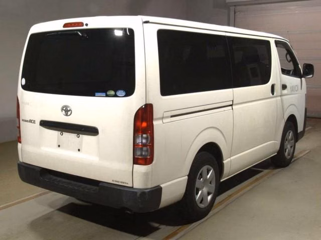 TOYOTA REGIUS ACE