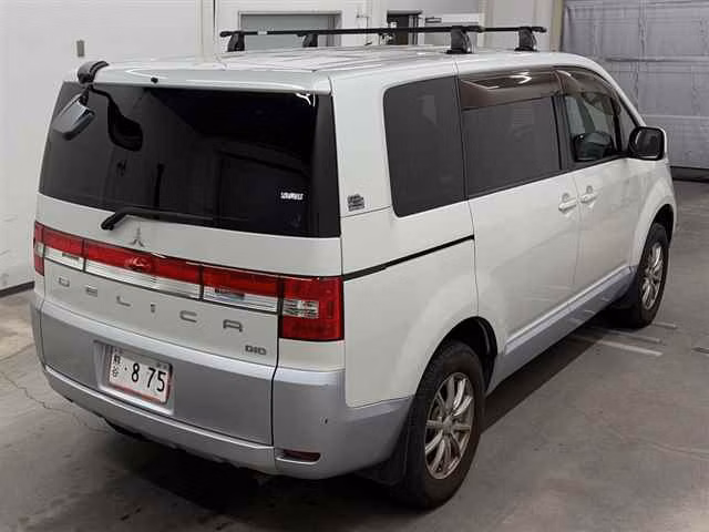 MITSUBISHI DELICA D:5