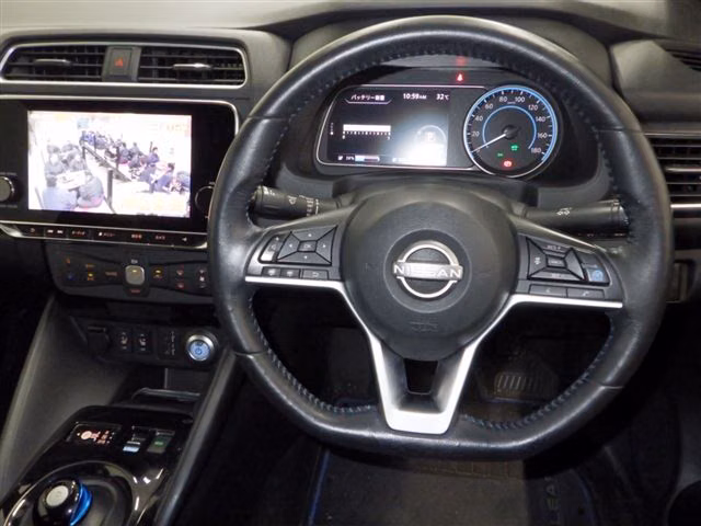 NISSAN LEAF