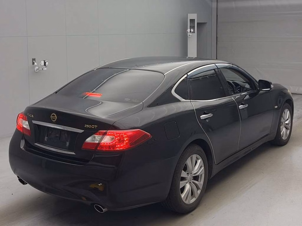 NISSAN FUGA