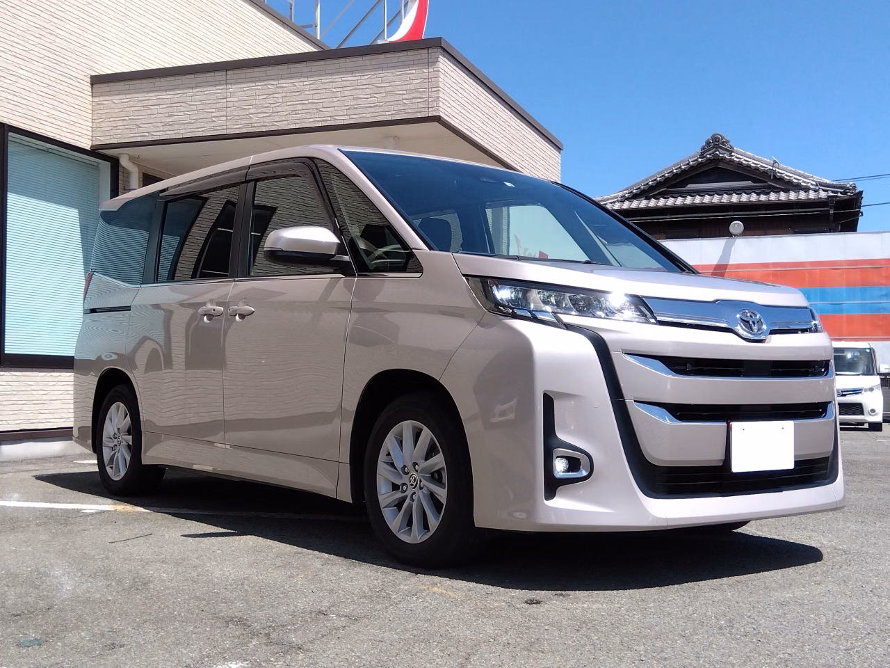 TOYOTA NOAH