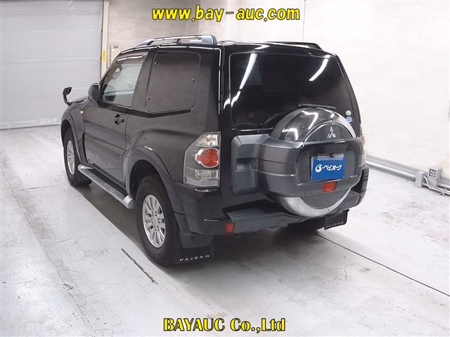 MITSUBISHI PAJERO