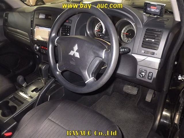 MITSUBISHI PAJERO