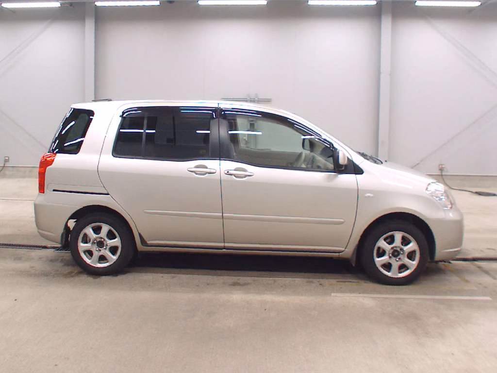 TOYOTA RAUM