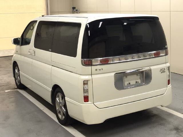 NISSAN ELGRAND