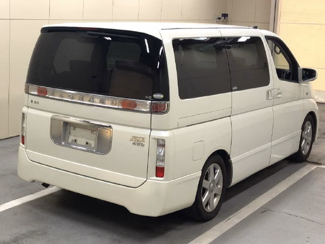 NISSAN ELGRAND