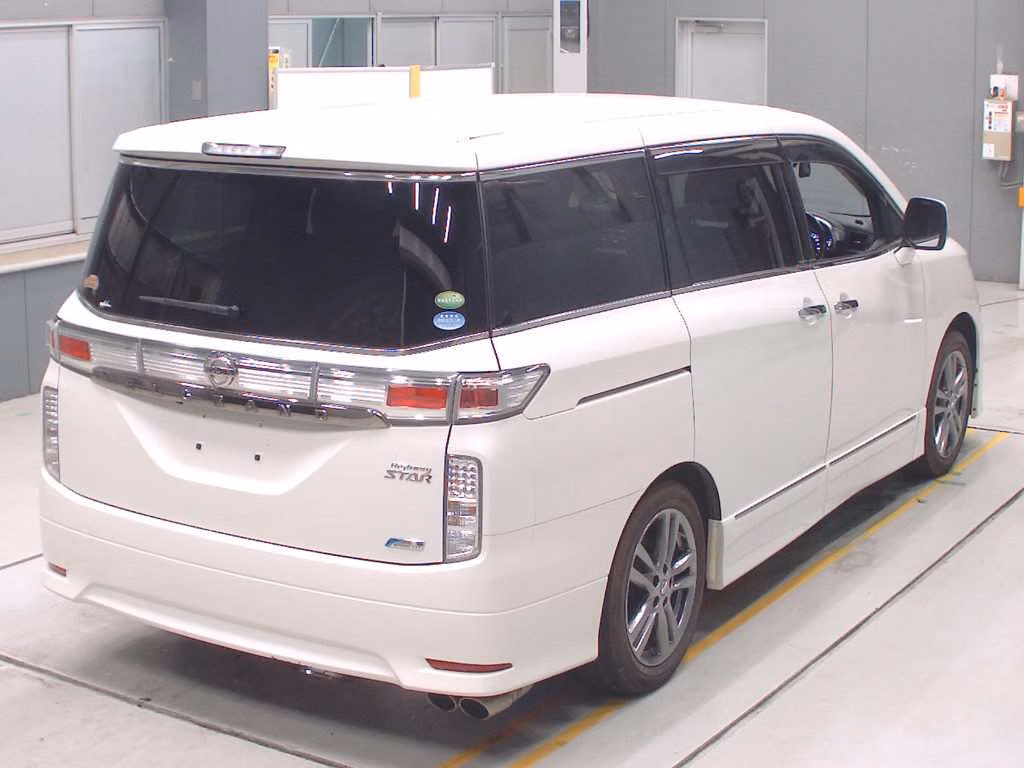 NISSAN ELGRAND