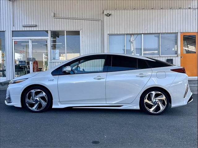 TOYOTA PRIUS PHV