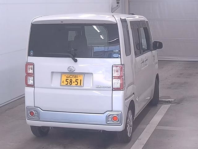 DAIHATSU WAKE