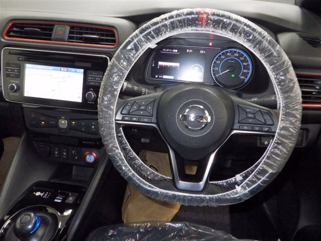NISSAN LEAF