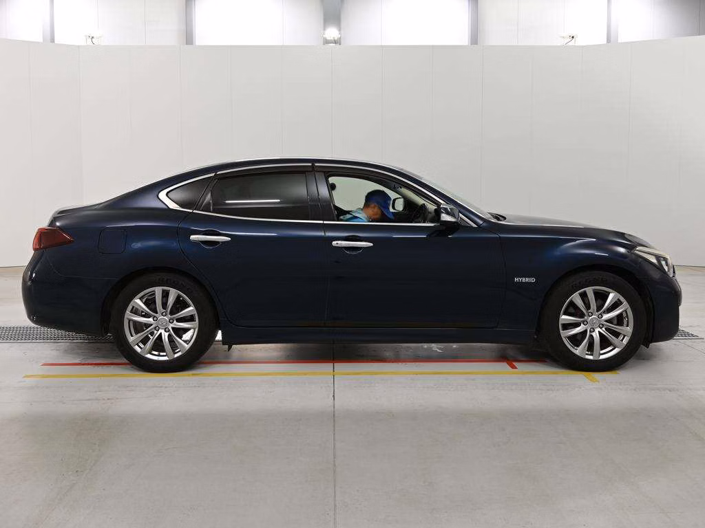 NISSAN FUGA