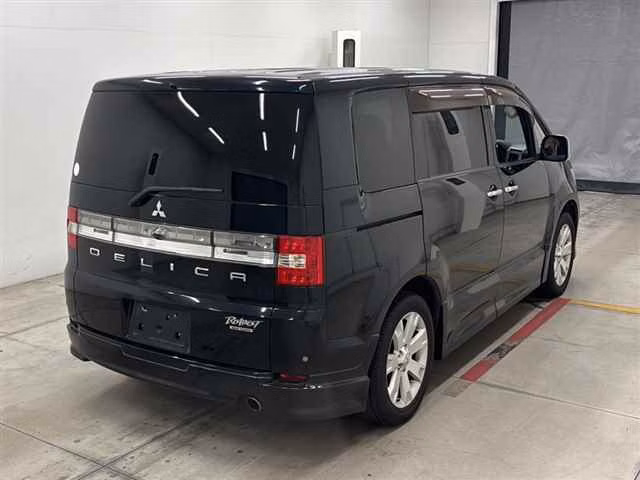 MITSUBISHI DELICA D:5