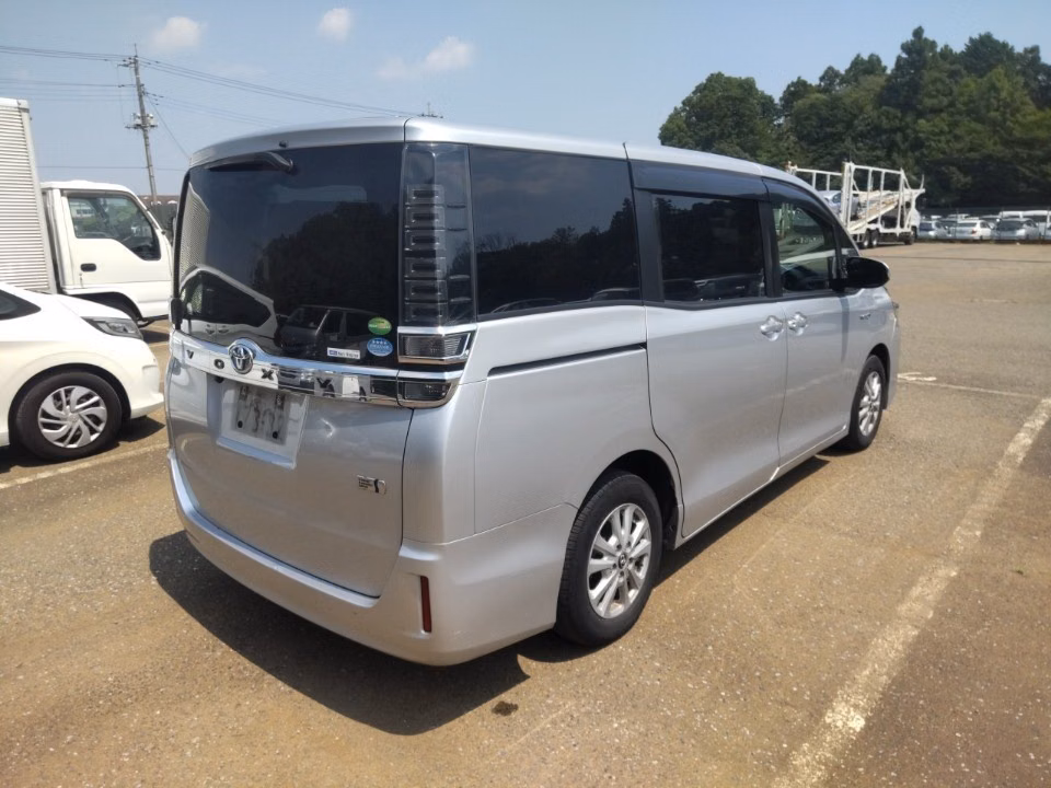 TOYOTA VOXY