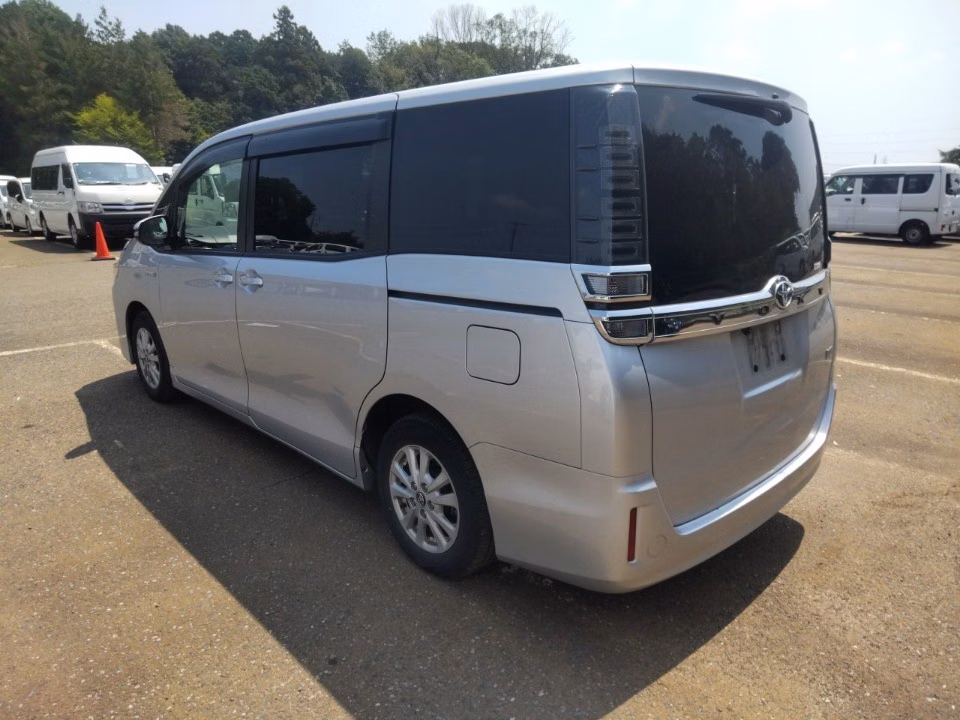 TOYOTA VOXY