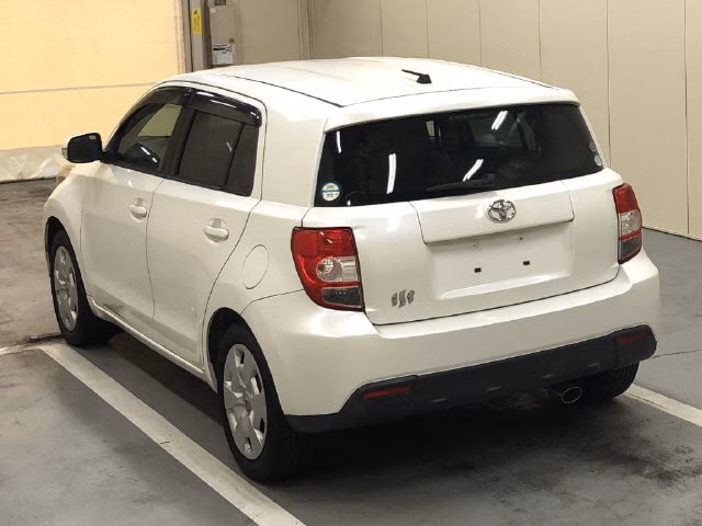 TOYOTA IST