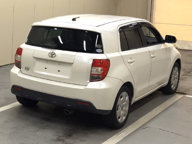 TOYOTA IST