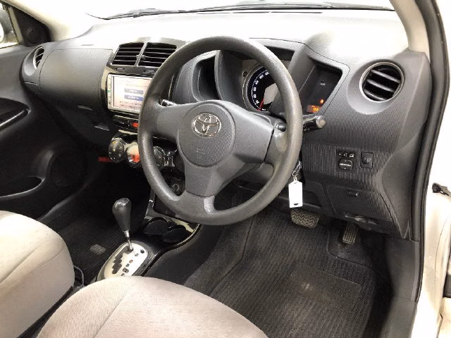 TOYOTA IST