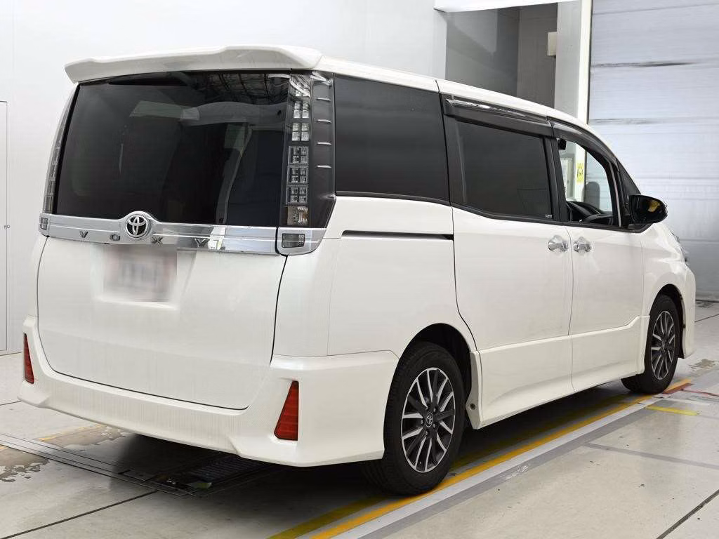 TOYOTA VOXY