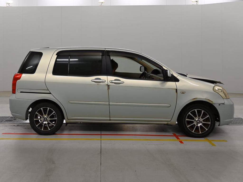 TOYOTA RAUM