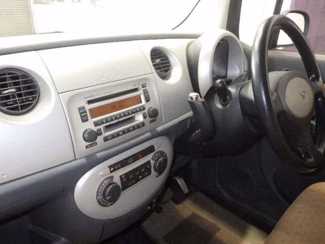 DAIHATSU MOVE LATTE