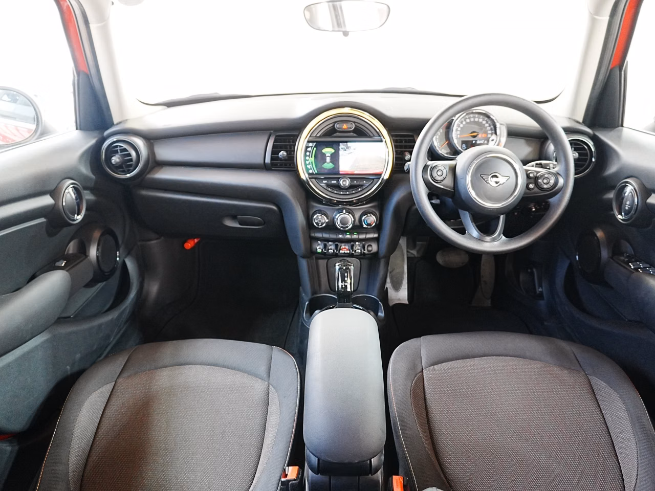 MINI HATCH