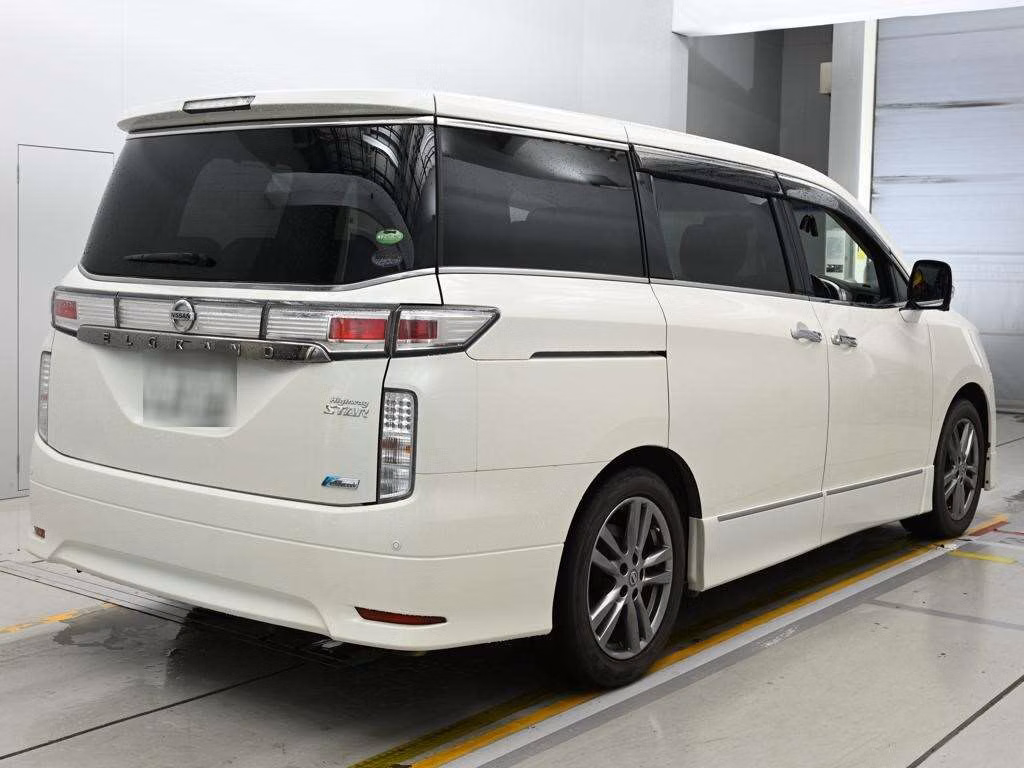 NISSAN ELGRAND