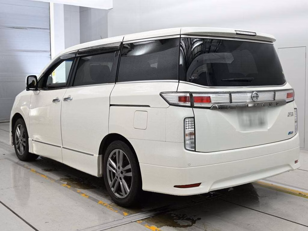 NISSAN ELGRAND