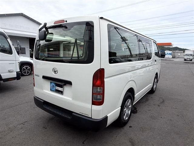 TOYOTA REGIUS ACE