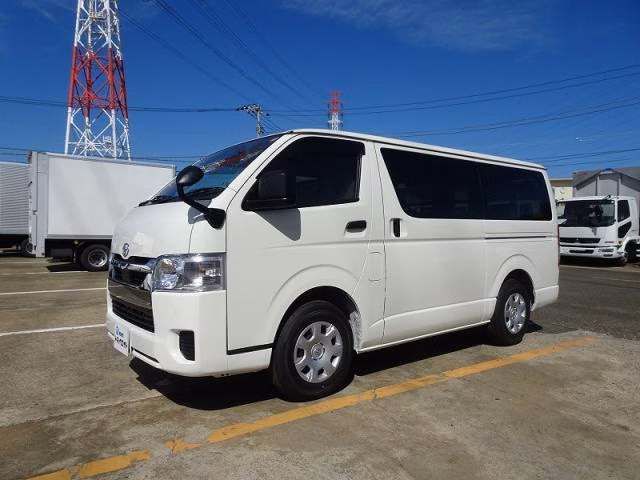 TOYOTA REGIUS ACE