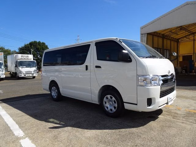 TOYOTA REGIUS ACE