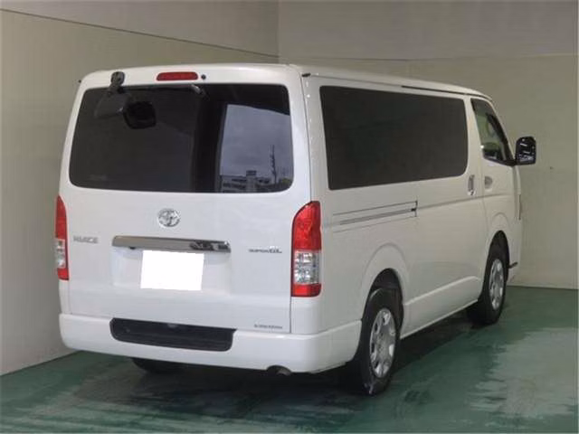 TOYOTA REGIUS ACE