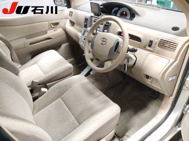 TOYOTA RAUM