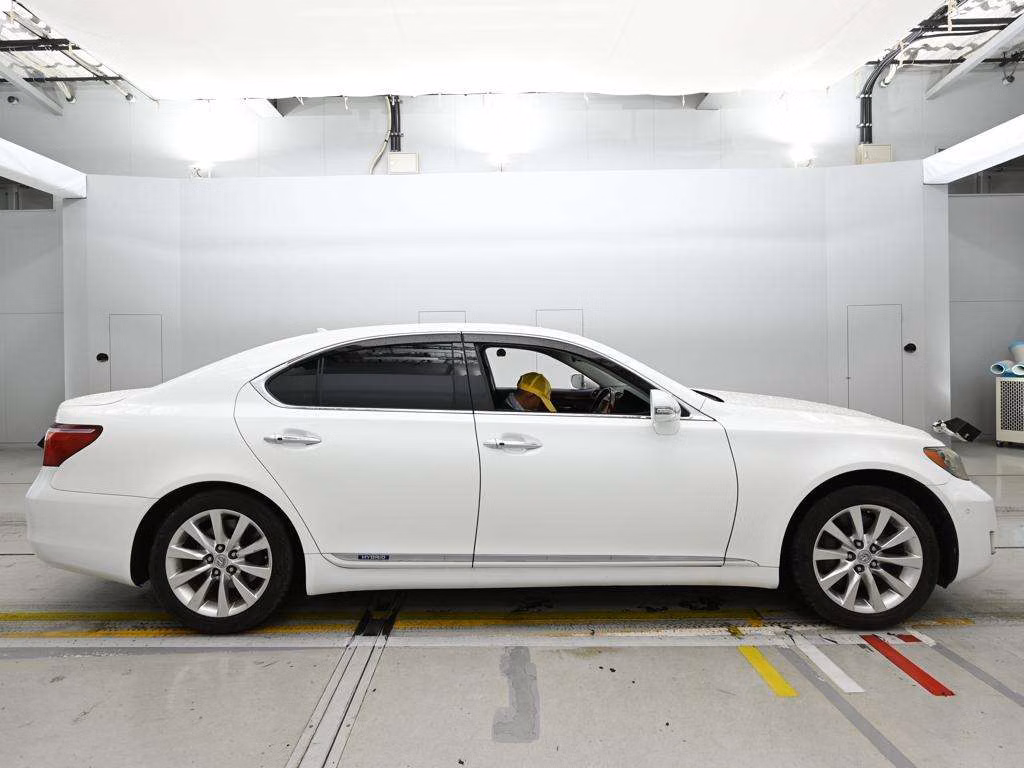 LEXUS LS600H