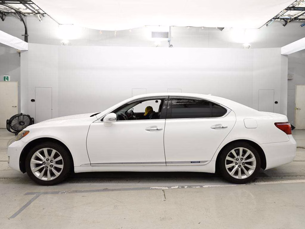 LEXUS LS600H