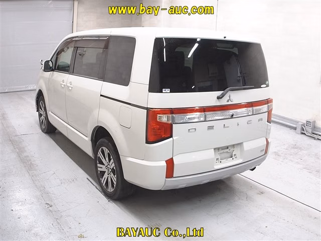 MITSUBISHI DELICA D:5