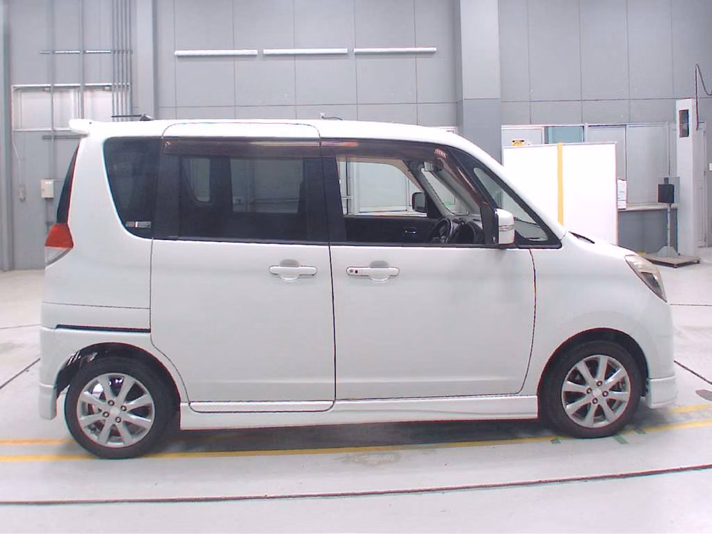 MITSUBISHI DELICA D:2