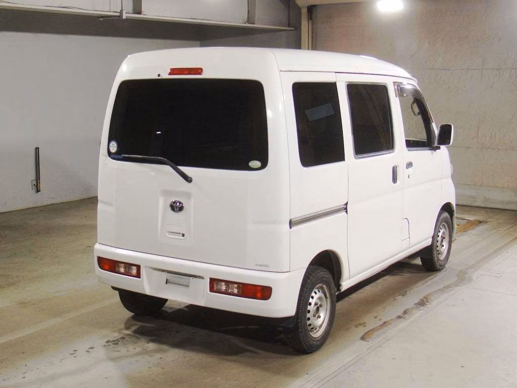 TOYOTA PIXIS VAN